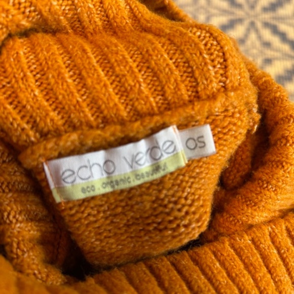 Echo Verde "Dogwalker" sweater (OS) - Picture 3 of 5
